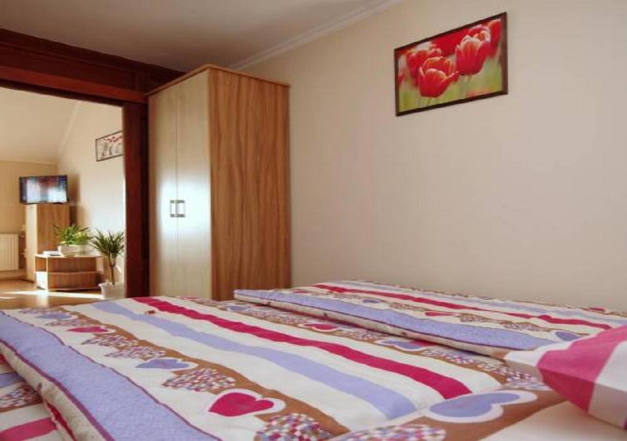 Hellasz Apartman Gyula Exterior photo