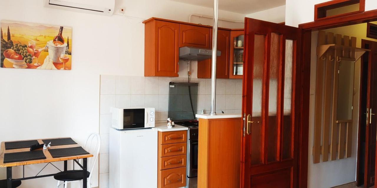 Hellasz Apartman Gyula Exterior photo