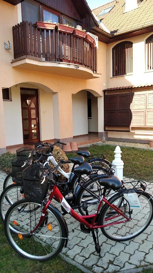 Hellasz Apartman Gyula Exterior photo