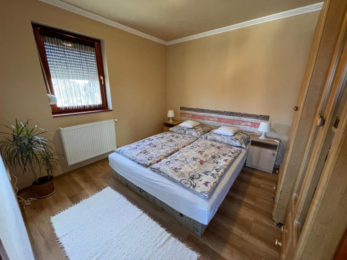 Hellasz Apartman Gyula Exterior photo