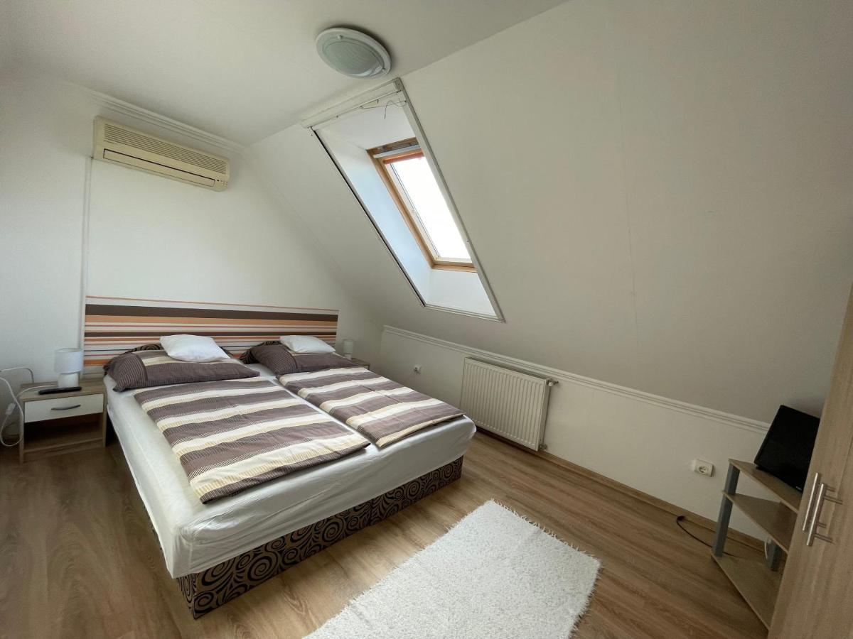 Hellasz Apartman Gyula Exterior photo