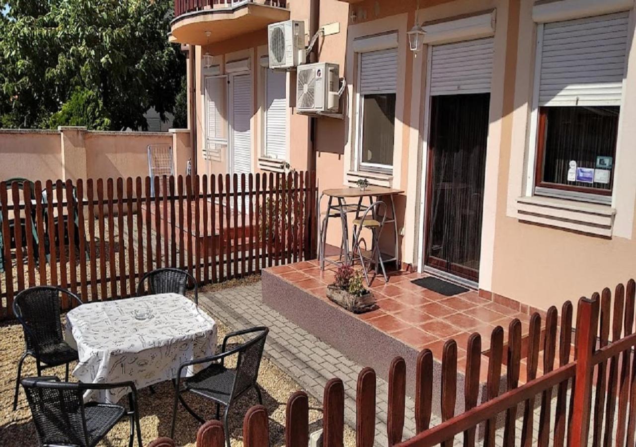 Hellasz Apartman Gyula Exterior photo
