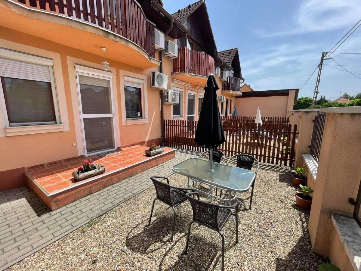 Hellasz Apartman Gyula Exterior photo