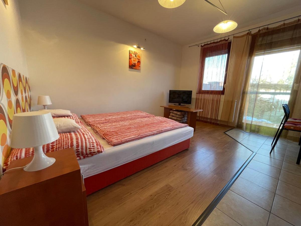 Hellasz Apartman Gyula Exterior photo