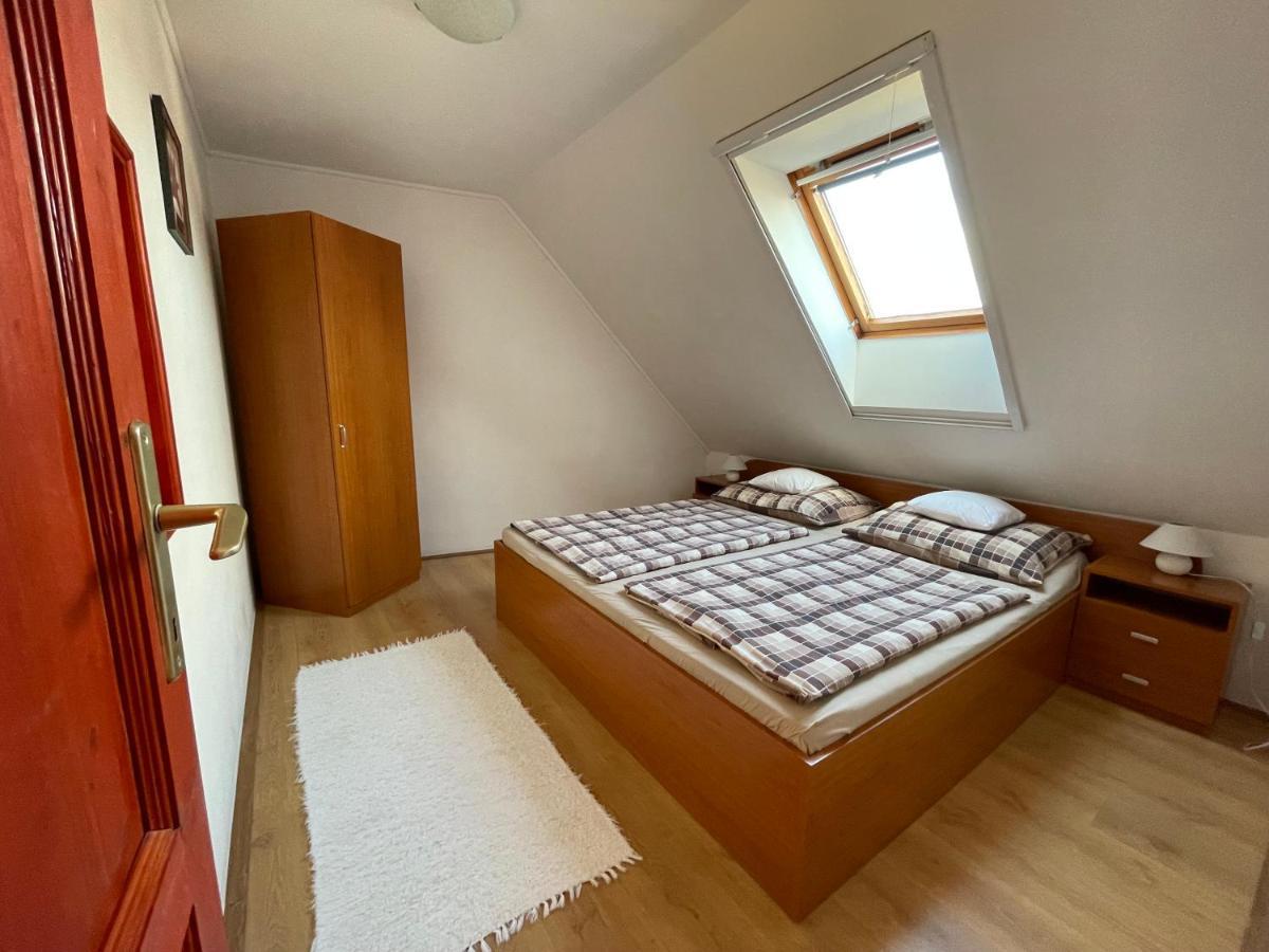 Hellasz Apartman Gyula Exterior photo