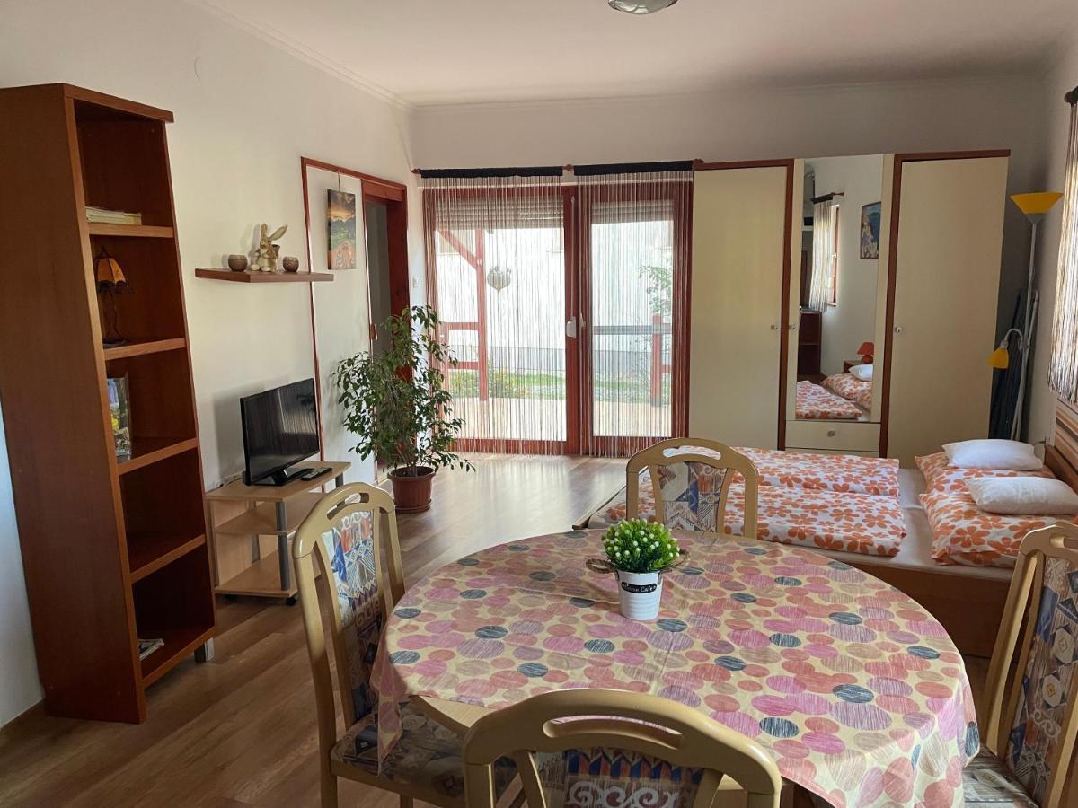Hellasz Apartman Gyula Exterior photo