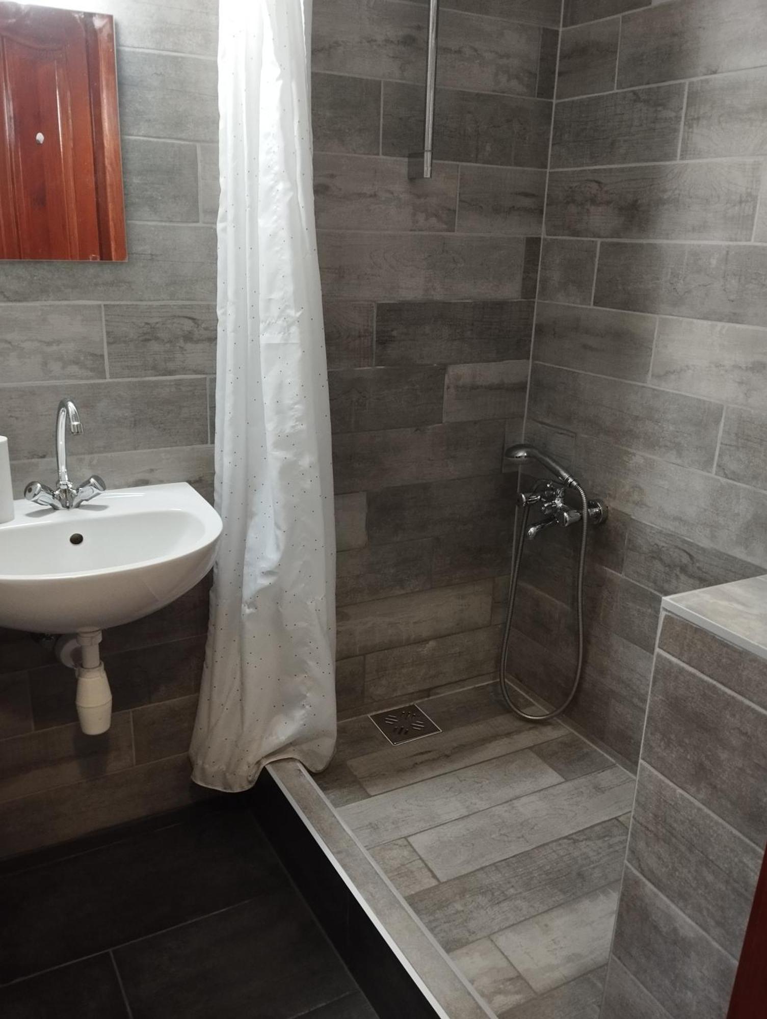Hellasz Apartman Gyula Exterior photo