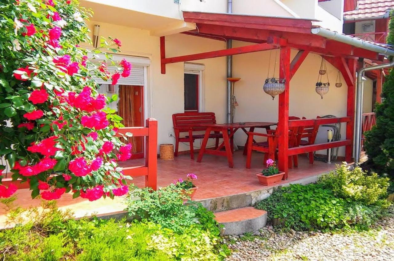 Hellasz Apartman Gyula Exterior photo